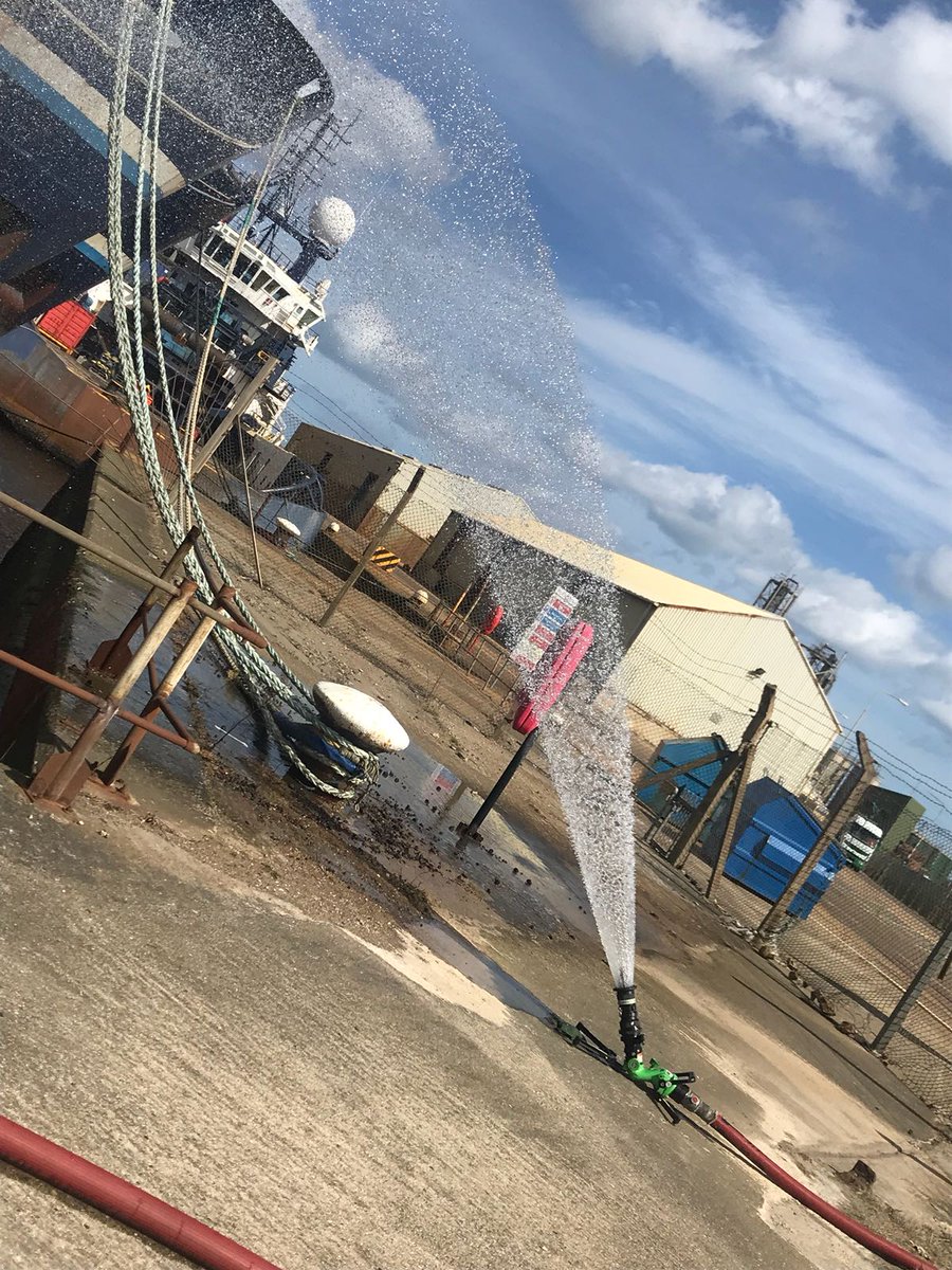 Tyne_Wear_FRS's tweet photo. Training session at Sunderland Docks this morning, involving crews from Farringdon, Sunderland Central & Marley Park firestations. Testing our Breathing Apparatus crews and marine rescue techniques. #PrepareforEverything https://t.co/EWYHL2byFV