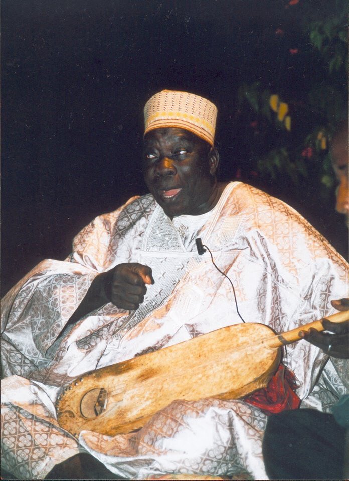 birdson6's tweet photo. Disait il, “Quand on n’emprunte pas 1 chemin,le chemin disparaît”Djalba, ton chemin était tout le long de l’ #Afrique et du fleuve #Niger. Détenteur d’1savoir #historique, #traditionnel & #culture de la langue #Zerma, grimper cet arbre généalogic serait si long voir mm impossible https://t.co/GUZxwXqjhN