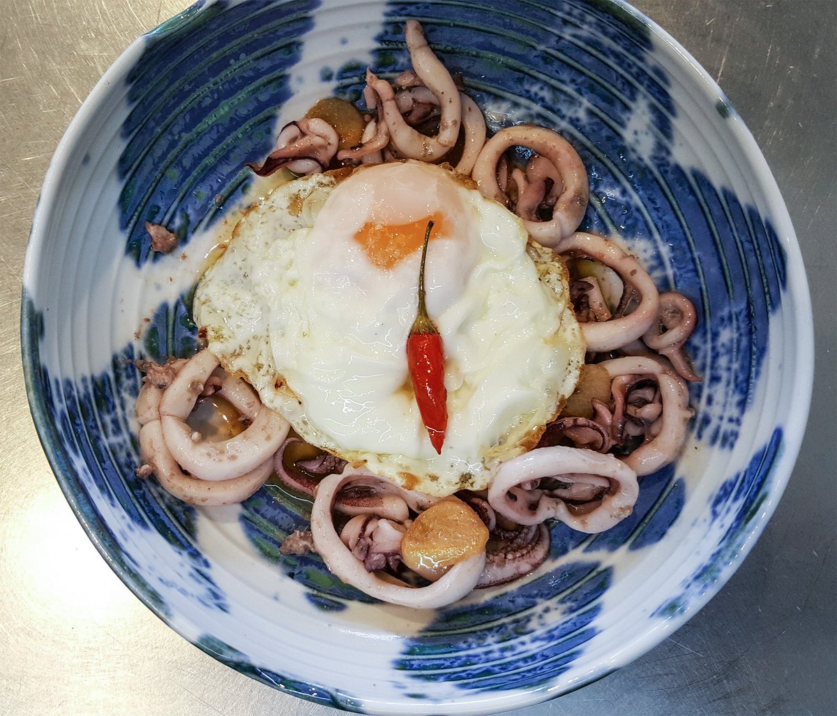 RunawaysMadrid's tweet photo. #LABARRAINDIE Se puede vivir en el mundo sin comprenderlo, basta con que te proporcione alimentos, caricias y amor #MichelHouellebecq 
 . 
☎📱Reserva vía Whatsapp 661 781 619 https://t.co/xQ9DRKNnkS