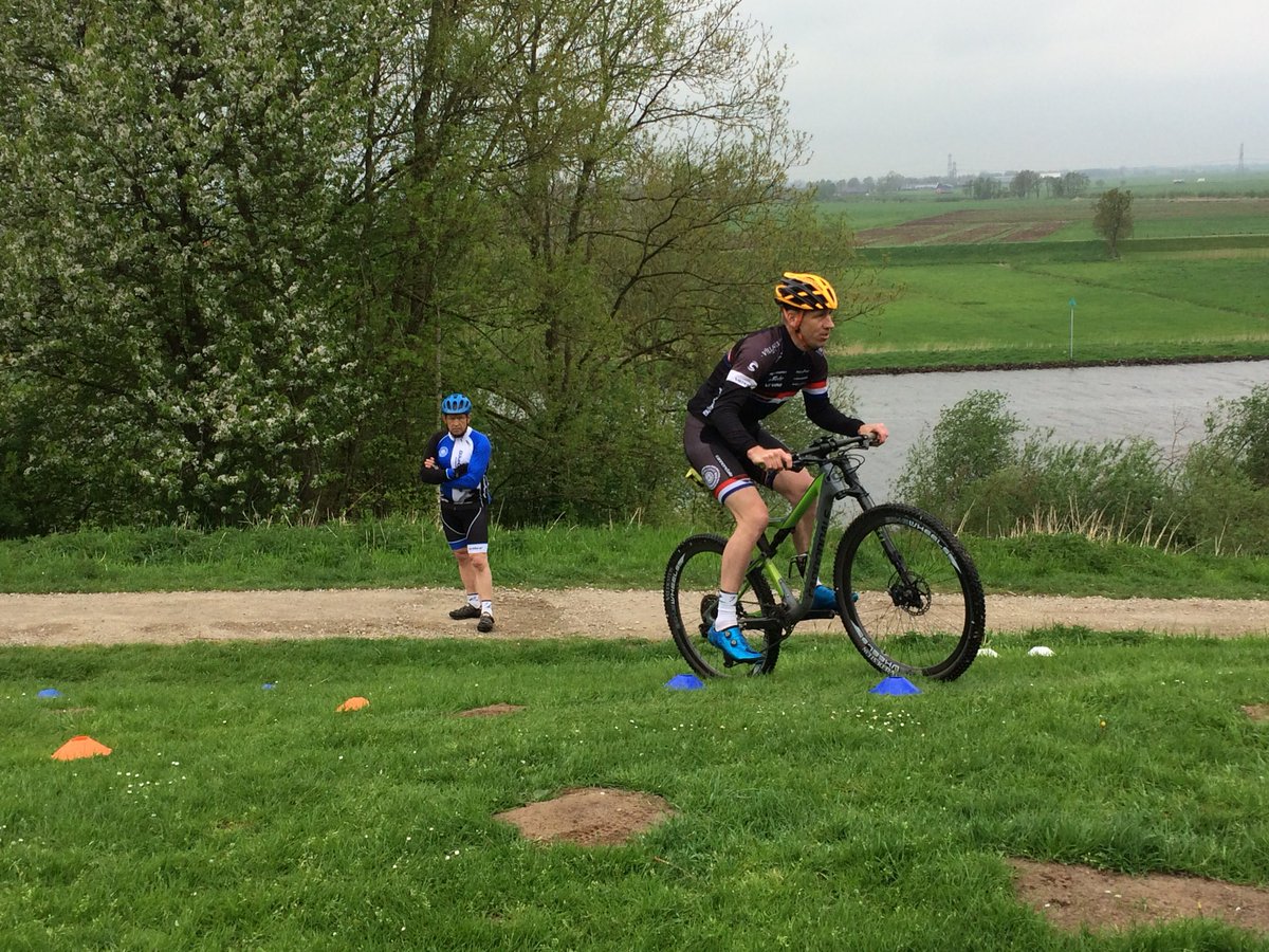Geweldige MTB clinic met <a href="/maartennijland/">Maarten Nijland</a> Heerlijke sponsorrit voor <a href="/HomeRide/">Ride Or Stay Home</a> <a href="/doorzwolle/">DoorZwolle</a> #verbinden