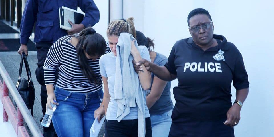 alcaldeledezma's tweet photo. Venezuela fue cielo abierto para trinitarios en tiempo de dificultades, nos duele en el alma que maltraten a venezolanos : "ACNUR, Agencia de ONU para Refugiados, lamenta profundamente la deportación este fin de semana pasado por Trinidad y Tobago de 82 ciudadanos venezolanos". https://t.co/6u1wtjo3p8