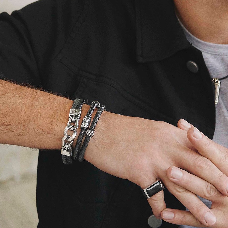 FredBennettMen's tweet photo. Embodying an iconic rebellious attitude, The Maverick is for those who don't obey the rules...

#fredbennett #mensjewellery  #mensstyle #menswear #mensaccessories  #stainlesssteel #realleather #wristware #neckware  #watches #mavericks #rebel #punk #tribal https://t.co/pSbjvemFxE