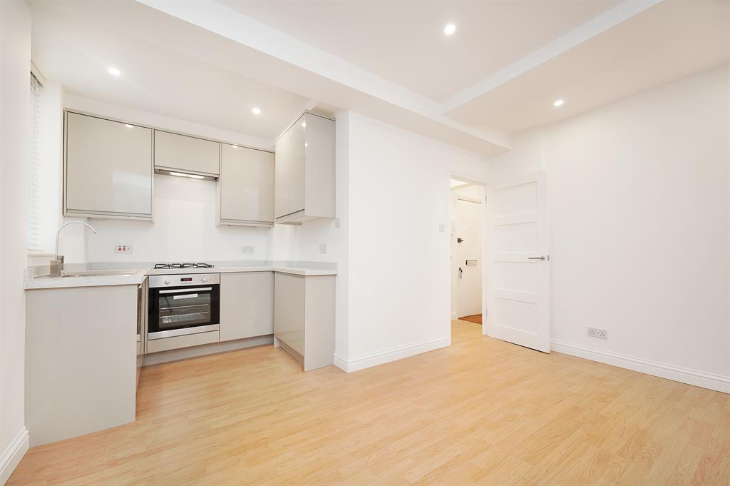 HuntersNW6's tweet photo. Located in the heart of #MaidaVale is this #newlyrefurbished #onebedroom apartment.

£350 p/w

Register your interest with us today by giving us a call on 02074314777.

#hunters #w9 #maidavale #rental #shirlandroad https://t.co/2N5mTLenMm