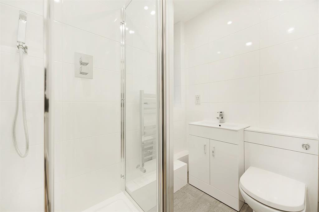 HuntersNW6's tweet photo. Located in the heart of #MaidaVale is this #newlyrefurbished #onebedroom apartment.

£350 p/w

Register your interest with us today by giving us a call on 02074314777.

#hunters #w9 #maidavale #rental #shirlandroad https://t.co/2N5mTLenMm