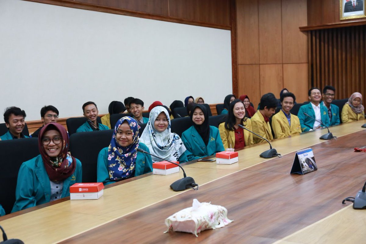 mitadewy's tweet photo. Semoga bisa membahagiakan orang tua 😊 @UnsoedOfficial #iainpurwokerto #GenBI https://t.co/6Gn9kKnKjx