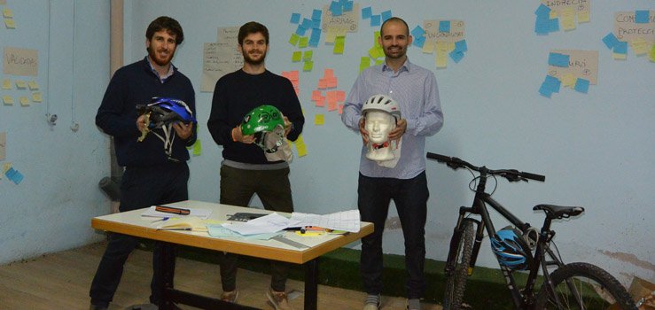 TecnoCampus's tweet photo. 🎙���Entrevistem en Marc, en Nil i en Lucas, tres participants del programa d'#emprenedoria @ExplorerByX des del #TecnoCampus, que han desenvolupat un dispositiu per augmentar la seguretat dels ciclistes en cas d'accident. ➡️https://t.co/BiSfSeDcQB https://t.co/BUDkTbiVb5