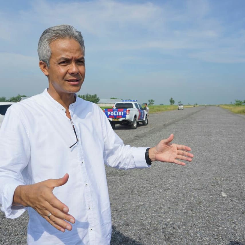 abdulsholeh_p's tweet photo. Setelah pembangunan bandara Jenderal Besar Soedirman Wirasaba Purbalingga kemarin ditinjau oleh pak @jokowi, menurut pak @ganjarpranowo, potensi bandara berikutnya yang siap dikembangkan adalah Ngloram Cepu Blora

#JKW24SibukKerja
#GanjarSibukKerja https://t.co/yJZlp12Ugp