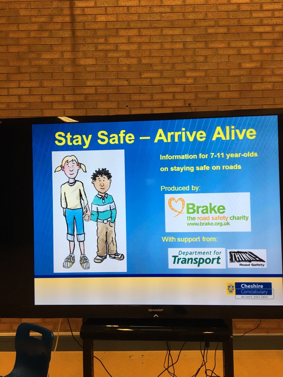 PoliceWidnes's tweet photo. PCSO 21122 attended Ditton primary school this morning. Talking to year 5 pupils regarding road safety. #copstars https://t.co/FBGvg0dVd3