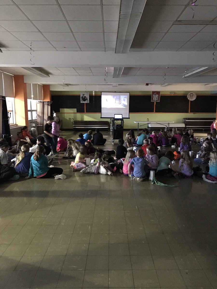 MrsTaylor1721's tweet photo. Movie Night Fundraiser was a success! The 8th grade was able to raise just over $300 for Logan's Special Olympics team! I can't wait to see the grand total at the end of the week! #bementbulldogs https://t.co/oQgU8bqLOh