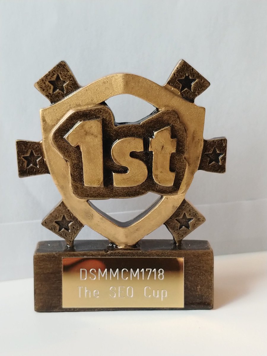 groovegenerator's tweet photo. 20 minutes to go until we know the winners of the #dsmmcm1718 #seocup - and Manchester celebrates by raining https://t.co/AChw0ZENY8