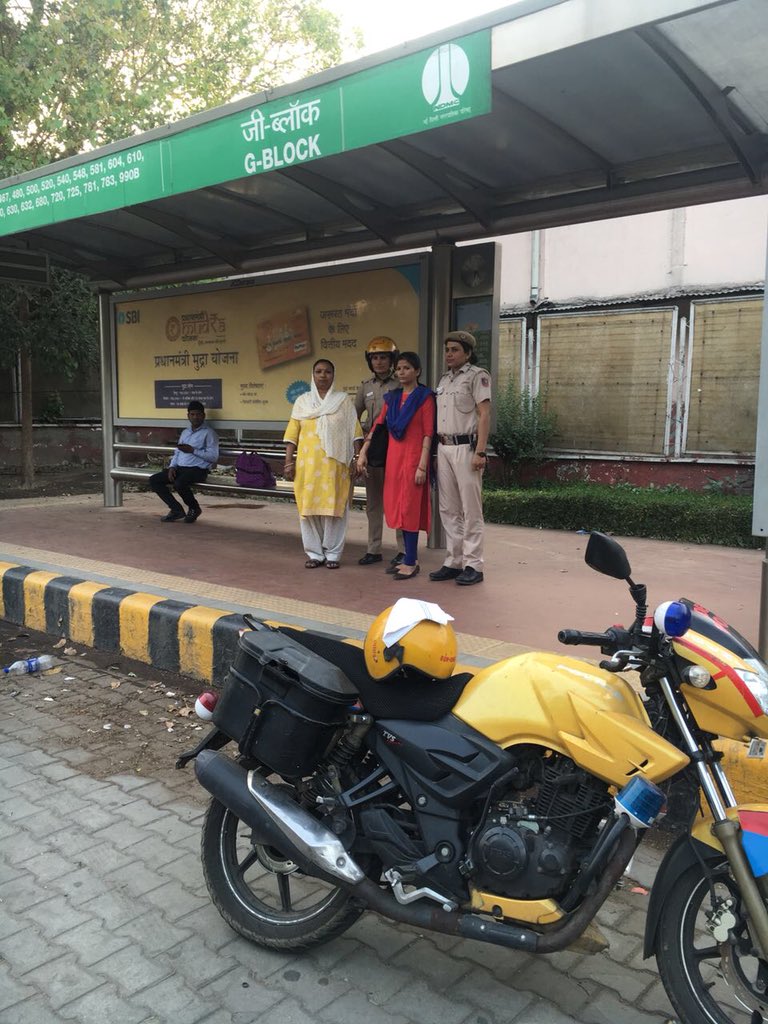 IPSMadhurVerma's tweet photo. Woman police patrols on motor bikes in New Delhi area. Their halting points are the bus stops on their patrolling routes. Also act as SoS for crimes against women. https://t.co/e45UCNTxf0