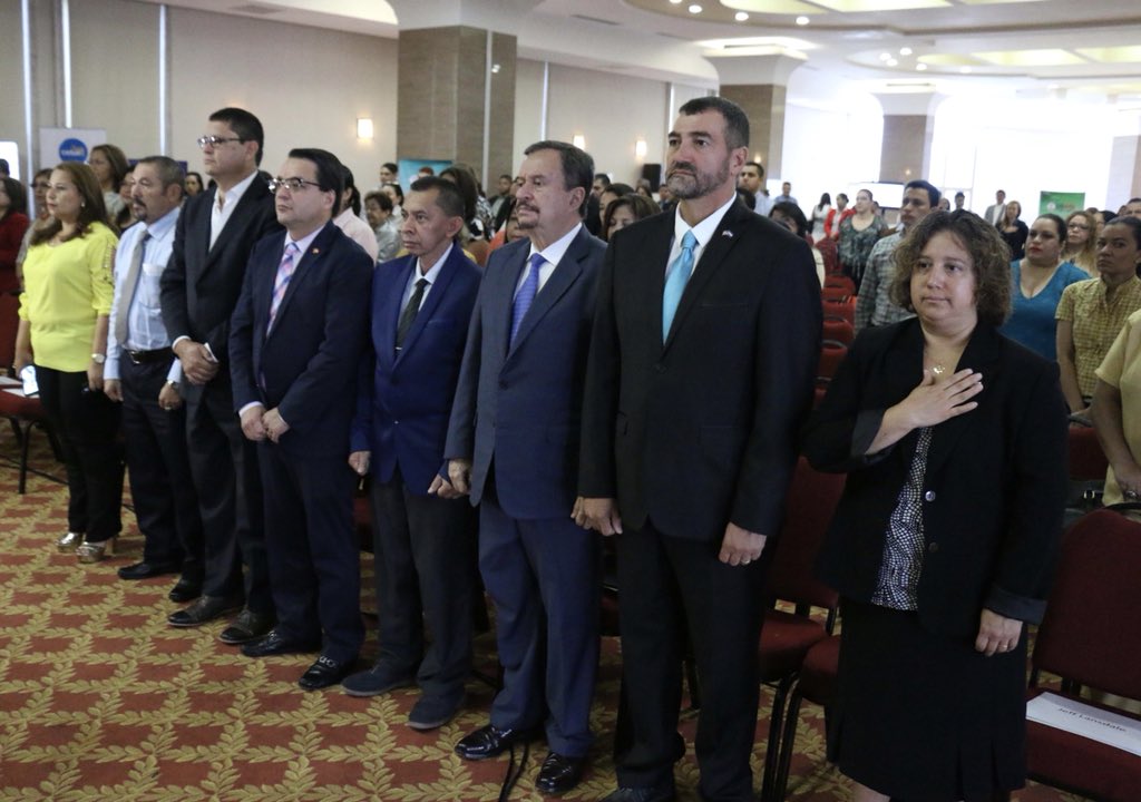 marcialsolisp's tweet photo. Mejor Rendimiento Académico | Agradezco el valioso apoyo de @USAIDHonduras con su proyecto #MIDEH para mejorar la calidad educativa. Recibí Informes de Redimiento Académico 2017, herramientas para evaluación de desempeño y personal capacitado para mejorar políticas de #Educación. https://t.co/mVCafvHQIy