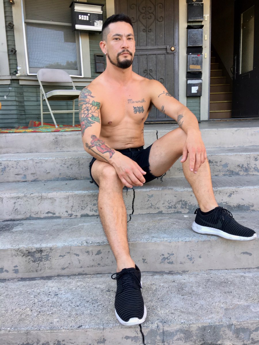 RichardVillani6's tweet photo. Another handsome man for the book! #gaypornstars Thank you @CoryKoons #gayasianpornstar #corykoons #creativedirector #villaniproductions https://t.co/F6QObzfPJX