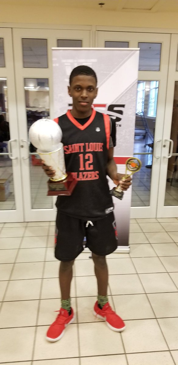 stlouisblazers's tweet image. DeMarcus Sanford Jr @DMARK_12  a long 6'1 point guard with a 6'7 wingspan. Has major handles,high bball IQ, mid range sharpshooter! Now he has extended his range out 25ft. And is attacking above the rim! #unguardable @AthEliteAmerica @Ballislife @SpencerPulliam @SLAM_HS
