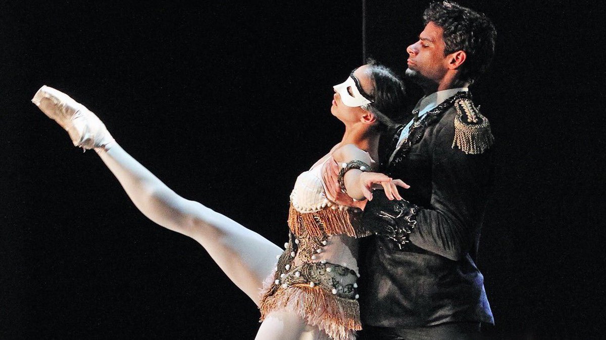 _TSOARES's tweet photo. With Francesca Hayward in Kenneth MacMillanโs Laiderette. #stepsbackintime #barbican #vivianadurante
๐ธ @thetimes https://t.co/rCA7BhkNG1