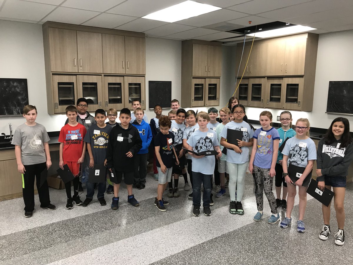 sabercathoopsq's tweet photo. So excited for these 6th graders to be here next year! #sabercatstrong @ST_MS10 https://t.co/AaWI6h3K5O