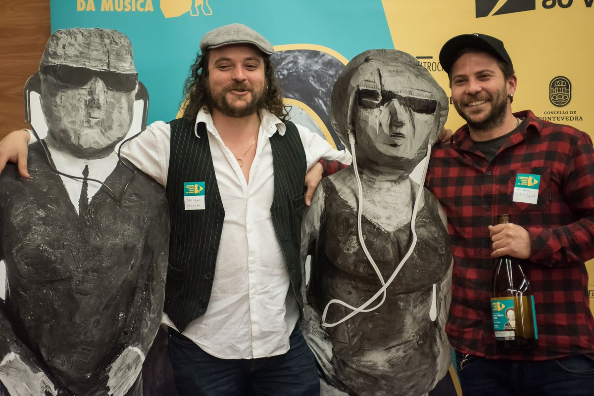 <a href="/somdogalpom/">Som do Galpom</a> nomeados na categoría de #HipHopMúsicasUrbanas dos V #PrMartínCódaxMúsica traballan dende o comezo encamiñados a crear un son própio de horizontes descoñecidos. Os seus temas teñen un pouco de #funk, un pouco de #reggae e un pouco de #rap.
<a href="/Musicos_ao_Vivo/">Músicas ao Vivo</a> #HipHop