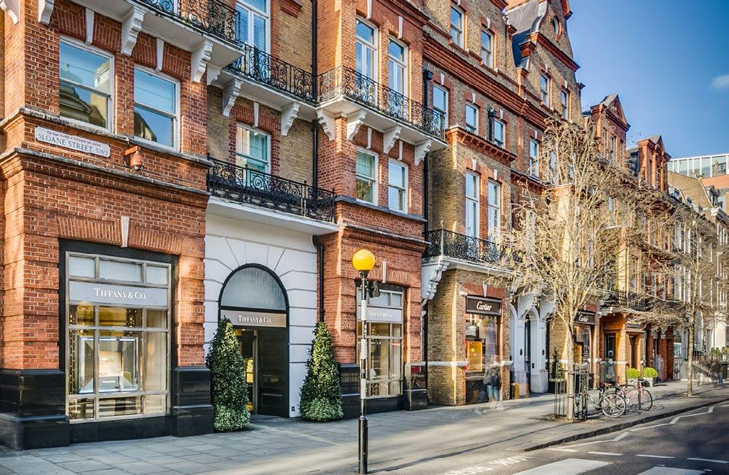 Cheval_Global's tweet photo. Located just moments from the #designer avenue of #SloaneStreet, #ChevalPhoenixHouse is the perfect location for all you #shopaholics! With everything you need literally on your doorstep. This #TravelTuesday is all about treating yourself. https://t.co/zdUpiklTSW #Tuesdaythoughts https://t.co/EUTlntZDfz