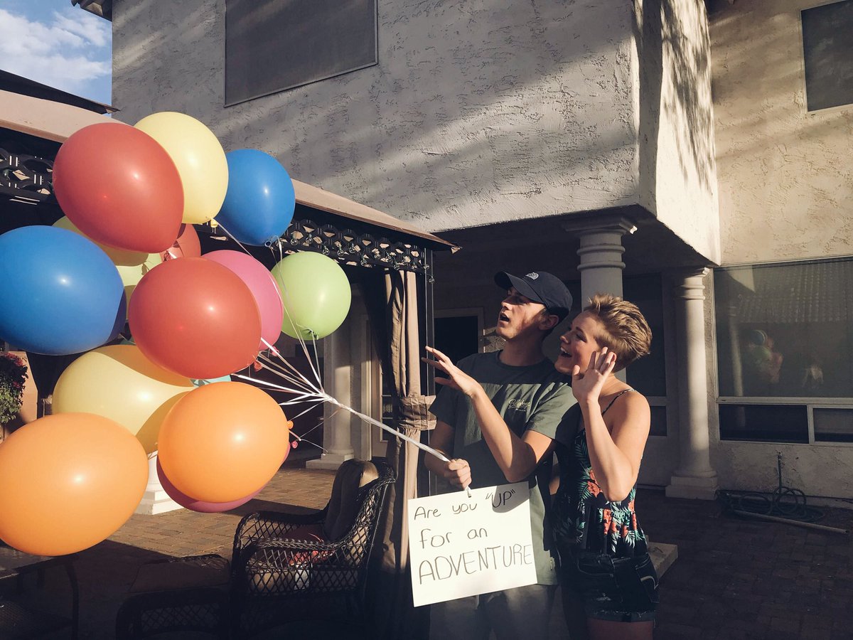 Rileyyholmes's tweet photo. So excited for prom!!💛🎈 @SaguaroProm https://t.co/9UMIVhOfXr