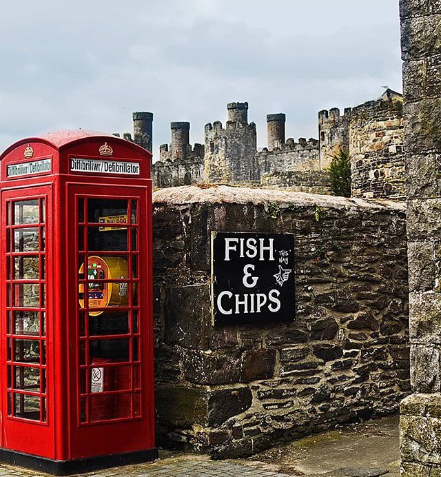 NWalestagram's tweet photo. Quintessentially British 🇬🇧
Conwy castle, a medieval fortification that towers over the beautiful town.
You'll find award winning fish &amp; chips and some majestic views!

photo by IG📷 pc3photos! 

#northwalestagram 
#northwales #visitwales #wales #britain #cymru #conwy https://t.co/q2YwDiVL8j