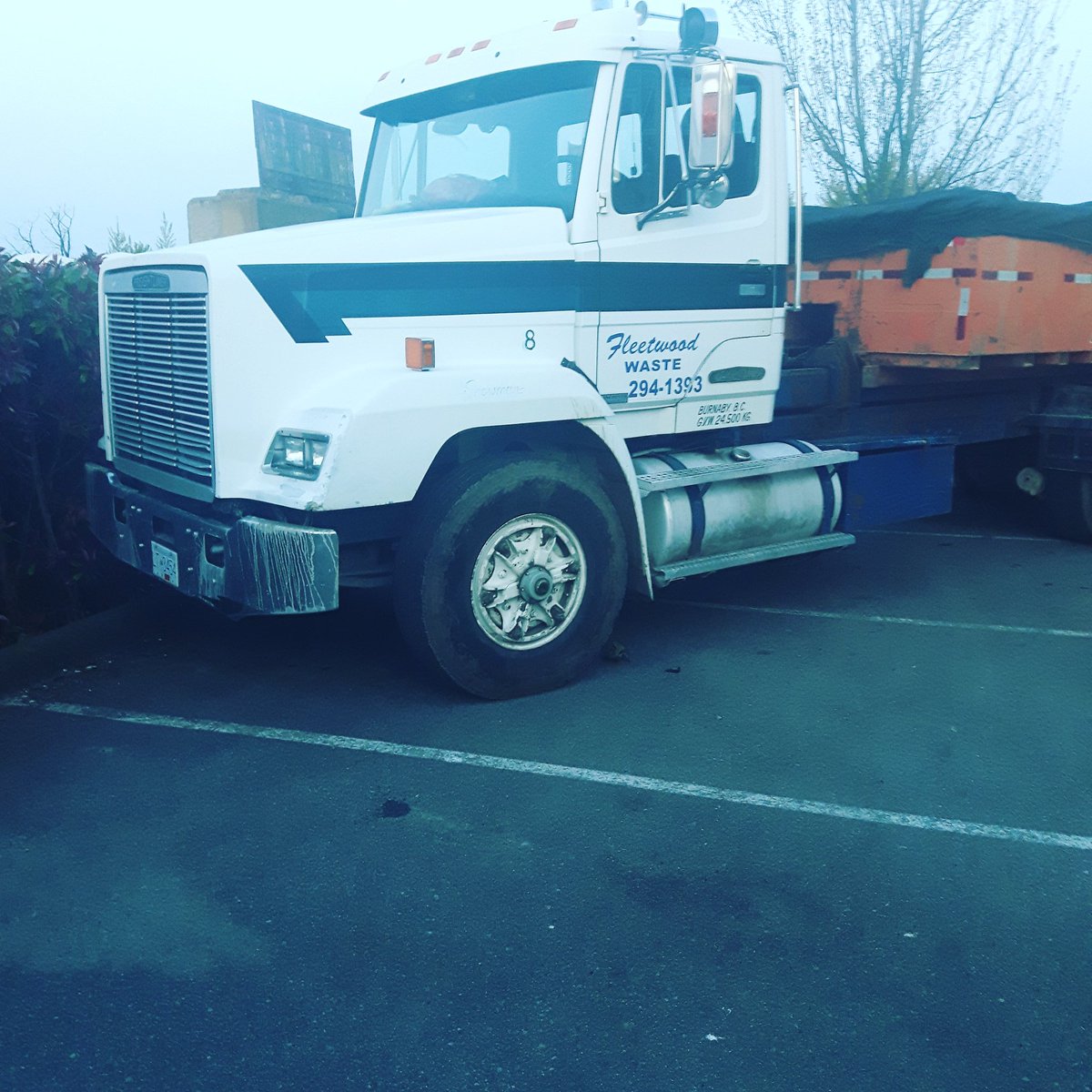 Fleetwood_Waste's tweet photo. #fleetwood 's #freightliner #rolloffcontainer #truck is ready for action today.

It's been all over the #gvrd and #fraservalley over the years.

Call us today as we provide #wasteconsulting services for any type of #garbagedisposal and #recycling

#recyclingideas #garbage https://t.co/duMEYWIBdZ