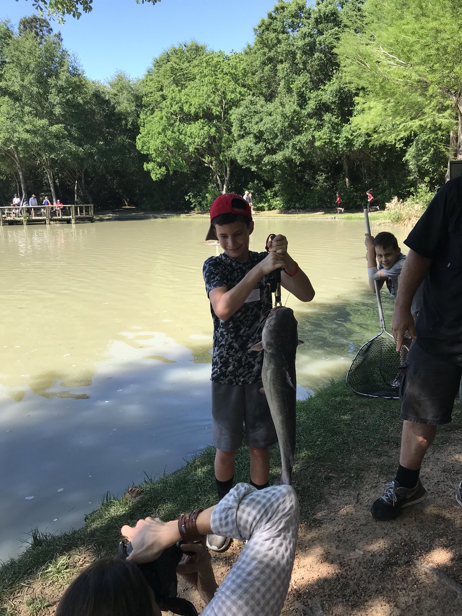 mge_pe's tweet photo. Biggest fish of the morning. Gary, the brother of Larry the Legend. 13 lbs 5 oz, 31 inches. Good job John Paul!  #mgegrizzlies https://t.co/SurmlGCbMk