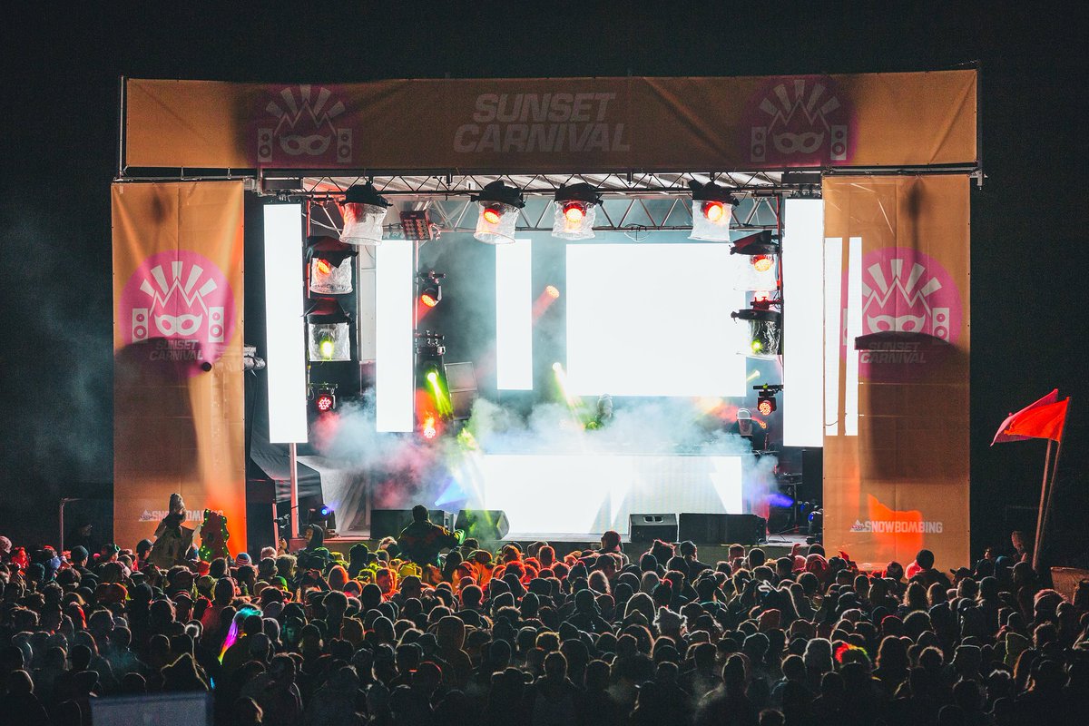 The Sunset Carnival was something else! <a href="/thefunkhunters/">The Funk Hunters</a>, @SkiiTour, <a href="/_beachseason/">Beach Season</a>, <a href="/heyitsmynxy/">MYNXY</a>. 🕺💃👻😝.