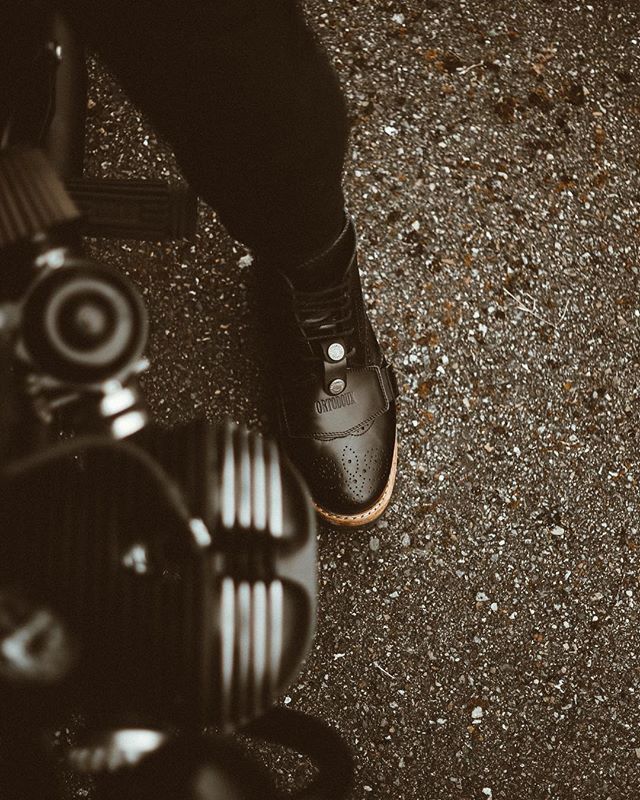 ORTODOUX's tweet photo. Straight from @marijeee_x_x_’s lens, @paul_vanml’s BlackRain HiOctane and the famous engine ever • Bike builder: @arjanvandenboom
#bmw #bmwmotorrad #caferacer #scrambler #custommotorcycle #caferacergram #caferacerculture #shiftpad #blackrain #ortodo… https://t.co/tAIRi2POy6 https://t.co/P5nqeHJYZw