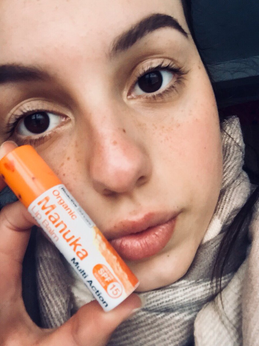 SFranco07051836's tweet photo. Whatever the weather honey, give you lips some love with #DrOrganicManukaHoney. Is the most  moisturising, soothing and restoring lip balm I could ever get from #HollandandBarret . I ❤️ it, give it a try it’s smells divine too 🤫! #CleanBeauty #LipBalm #honey #loveit https://t.co/xrwRfuzmFl