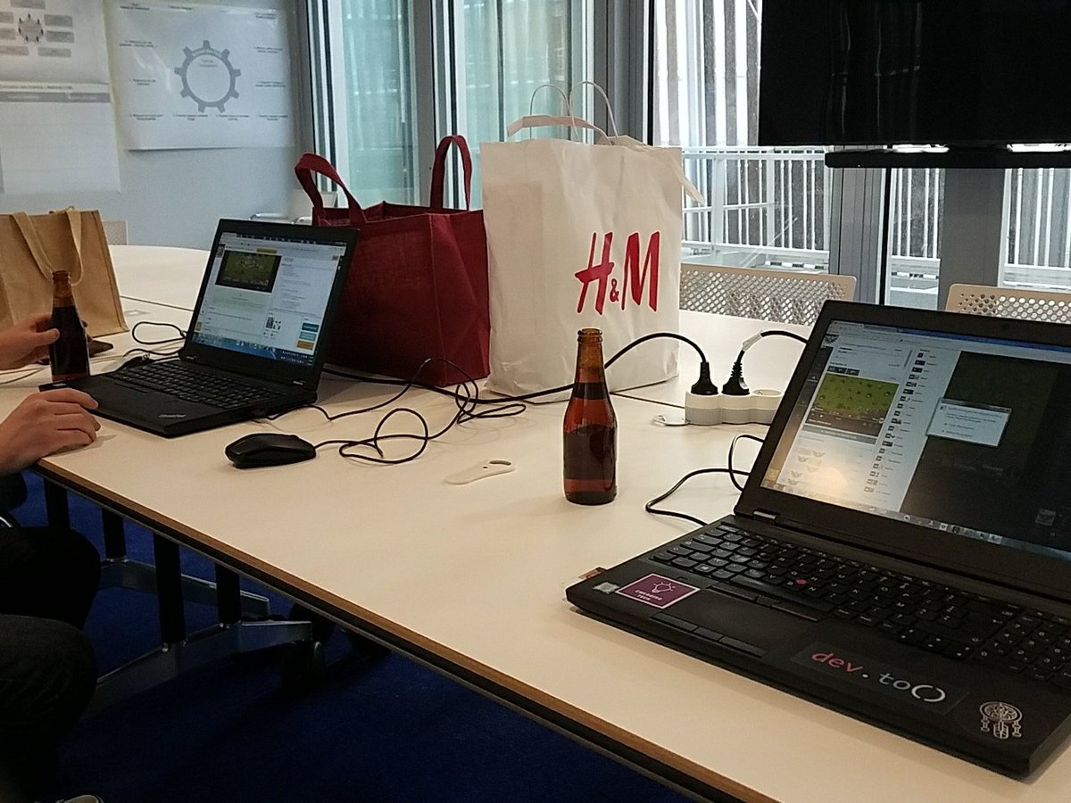 Bisou93's tweet image. Le #codinghub #coderoyale commence sur #lesdunes @CodinGame