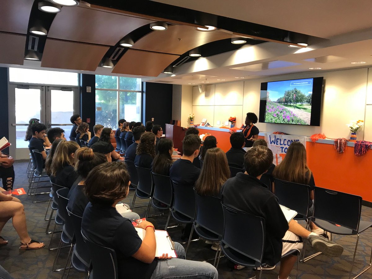 CTJ_AVID's tweet photo. AVID 2 excited for our UTSA main campus tour and admission presentation! #UTSATour @UTSAFutureRR #AVID4college https://t.co/4VURqJfyD3