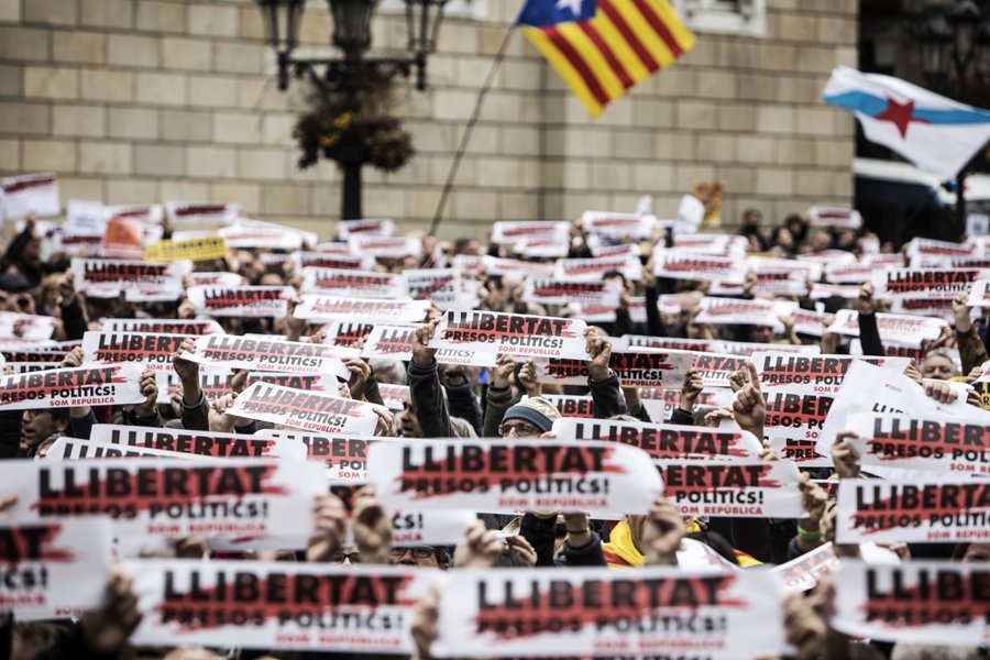 La_Directa's tweet image. #LLIBERTATS | Foment del Treball Nacional demana la condemna del sindicat @I_CSC i del Comitè de vaga del 8-N, integrat per set persones, així com una indemnització mínima de 100.000 euros per danys i perjudicis directa.cat/foment-del-tre…