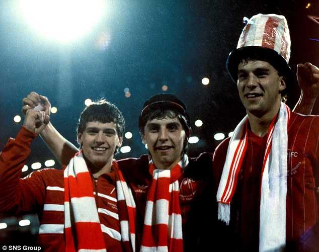 Eric Black, John Hewitt and Neale Cooper celebrate Aberdeen winning the European Cup Winners' Cup. (1983)