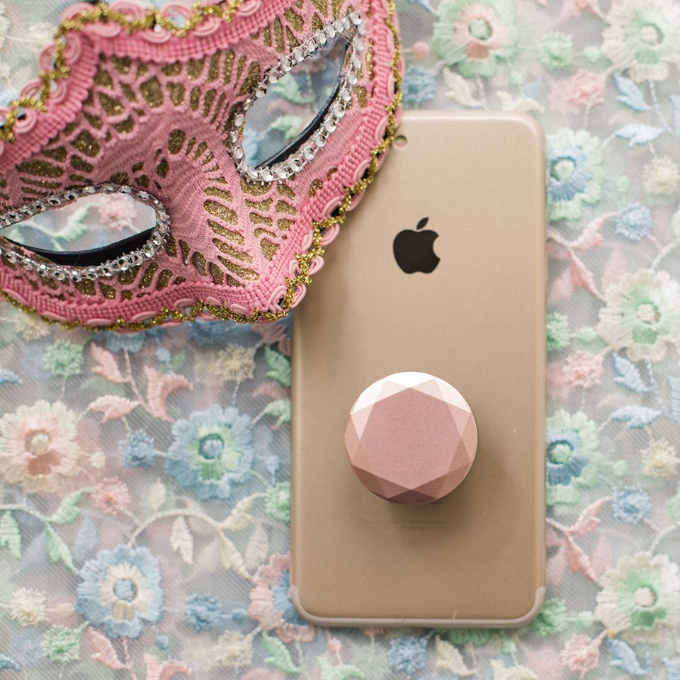 PopSocketsEU's tweet photo. Rose Gold Diamond: now back in stock! #popsocketsuk #rosegold #diamond #aluminium https://t.co/lZ20FCOwVd