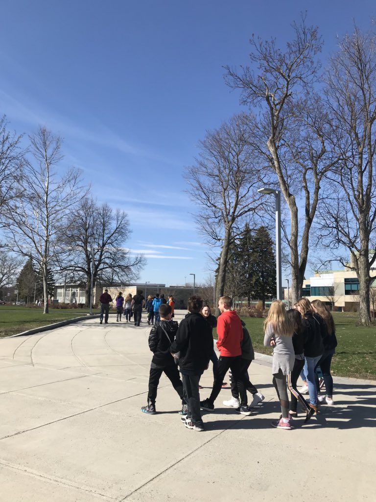spindles4's tweet photo. 7th grade FACS student headed to Hudson Valley Community College this morning for a tour and informational session with Admissions. What a great opportunity to learn about this awesome institution practically in our backyard and get #collegeandcareerready ! #RCSLovestolearn https://t.co/HPy5TP9j3D