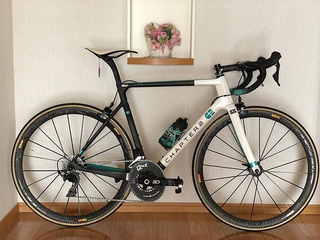 GUEE_Intl's tweet photo. Ready for todays afterworkride.
.
.
#guee #handlebartape #sldual .
.
#ciclismo #cycle #bicycle #roadbike #bike #bikeporn #cycling #bici #velocity #vélo #bikepic #bicicletta #lifebehindbars #cyclingshots #fromwhereiride #outsideisfree  #cyclinglife #chapter2bikes .
.
Pic by  … https://t.co/ECzaVUmviY