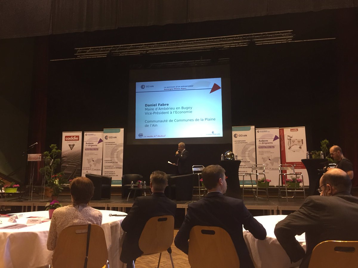 CCI_Ain's tweet photo. e Président de la #CCI #Ain Patrice Fontenat lance la soirée AUDACES de DIRIGEANTS à #AmberieuEnBugey avec @CCI_ARA 
Témoignages d'#entrepreneurs audacieux ds leurs #partenariats #innovation  #international
🛒#Caddie #TMPconvert
👨‍🚒#MSA #JOSInternational
🤝#Boutyplast #Sonimat https://t.co/99gpBwwLta