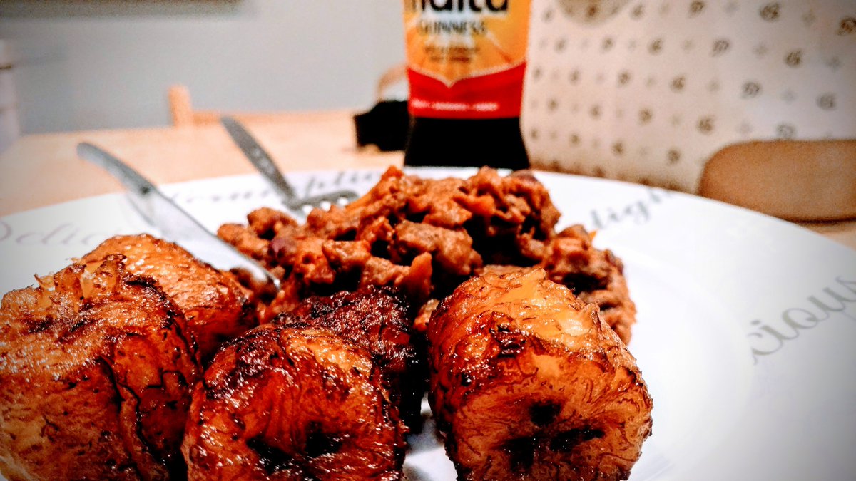 Akpokpokpo's tweet photo. @Kitchnbutterfly I'll show two separate presentations:
1. sticky sweet temptations
2. golden perfection
#dodoislife https://t.co/D2TLu6McEm