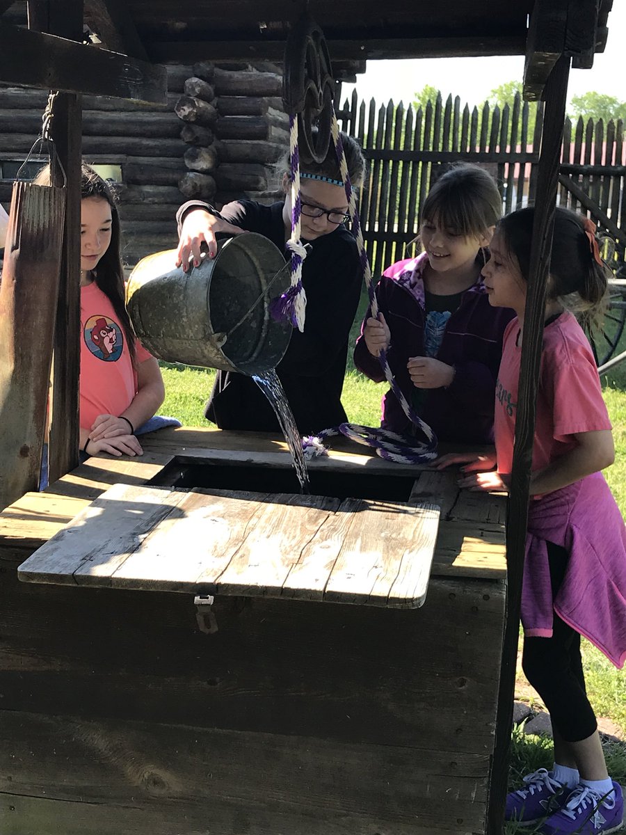 LatsonRobin's tweet photo. Ft. Inglish Village in Bonham, Texas - the perfect experience to go with our Line in the Sand book! #bearshine #mymisd @bears4thgrade @bennettbears https://t.co/1NRnui0CJp