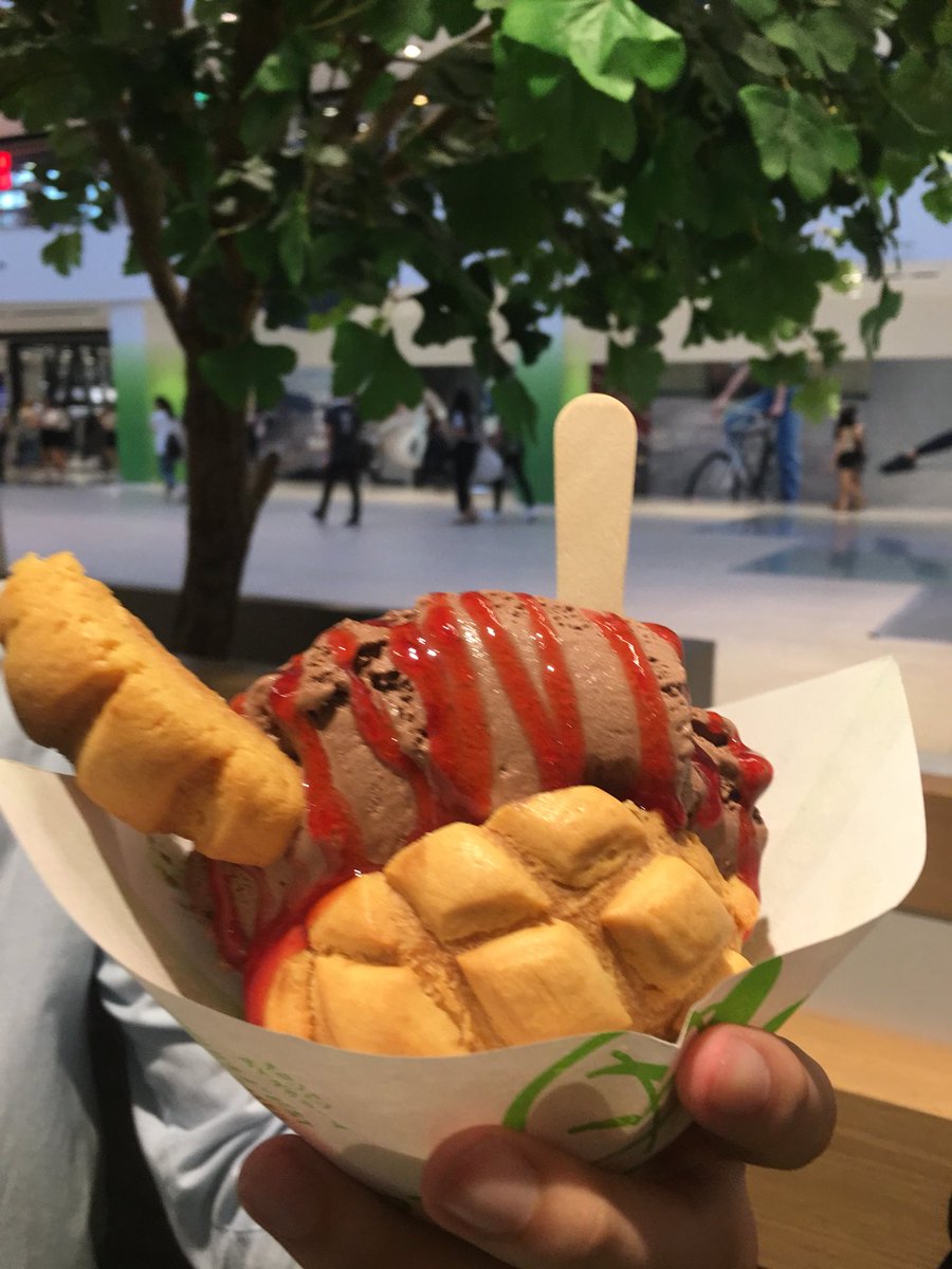 WC_prim's tweet photo. สายหวานห้ามพลาด Melon pan ice-cream มัชฉะขายดีมากไปไม่ทัน555 รวมๆแล้วอร่อยแป้งกรอบนิดๆ ให้เยอะมาก ไอศรีมมี3รส vanilla choc matcha ฟรีซอส ตอนนี้มีโปร 1แถม1‼️ไปโดนกัน #อร่อยไปแดก #อร่อยบอกต่อ  @aroii @Herepaolicious https://t.co/YeU4y60GlA