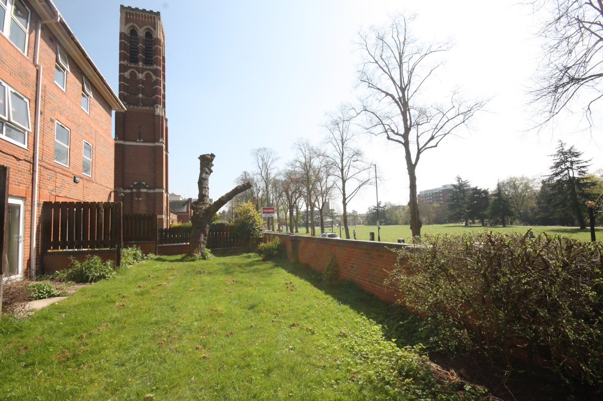 LeadersLeam's tweet photo. A fabulous one bedroom ground floor apartment with off road parking. Great Location.#leamington #property #Warwickshire https://t.co/Vv9KIyIOIO