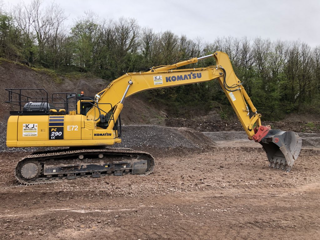 davidpainter35's tweet photo. Reduce dig and re-profile of Cemex Stock Yard, still loving the new machine @KJ_Services #PC290 #komatsu #quarrylife #newtoy https://t.co/wljkwWaN35