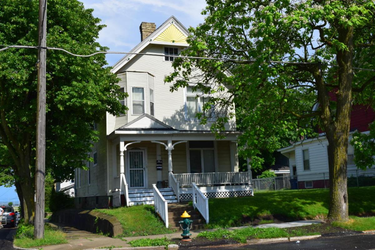 SandyCarlsonRE's tweet photo. See a virtual tour of one of our newest #listings 1145 Erie St #Racine #WI  https://t.co/SOA7l10U7t https://t.co/g5jDHNE1pR
