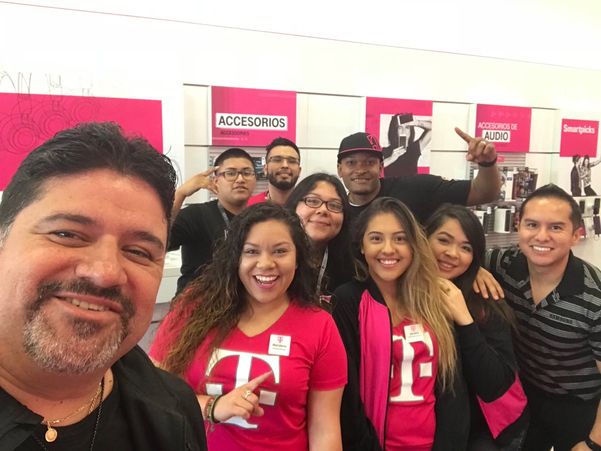 dadii4life2's tweet photo. Buckner!!! Team is full of energy!!! https://t.co/E074MGpv8D