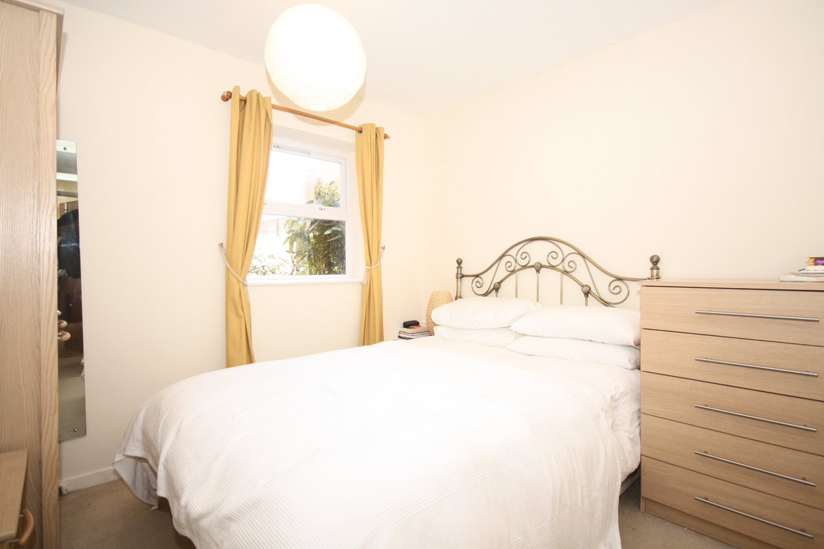 LeadersLeam's tweet photo. A fabulous one bedroom ground floor apartment with off road parking. Great Location.#leamington #property #Warwickshire https://t.co/Vv9KIyIOIO