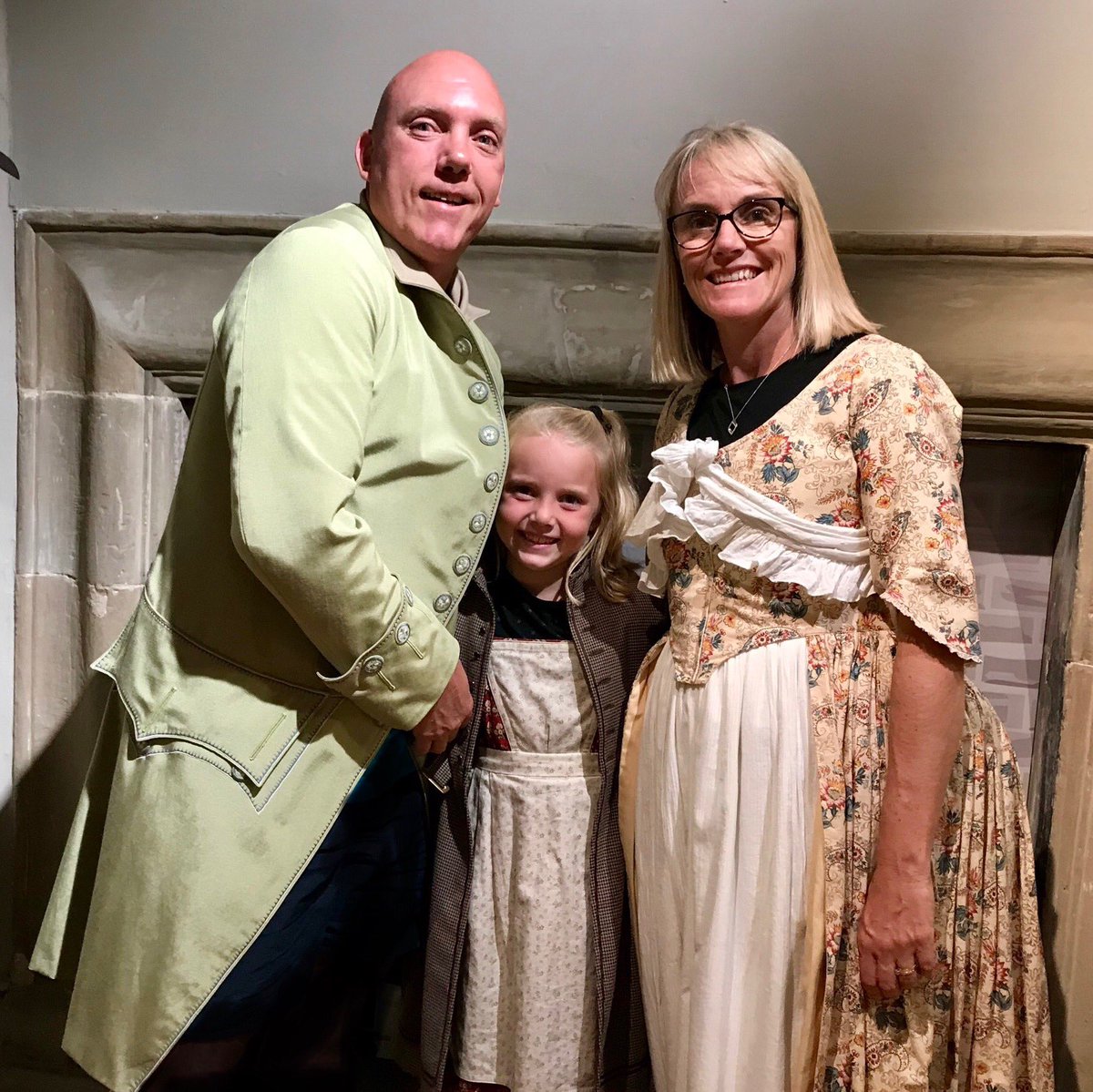 wayne5captain's tweet photo. @oisinthedeer @Belle23R all the way from Australia.
Thanks Trevor for showing us around #Warwickshire #Warwick #Museum #England https://t.co/jJHfBeSoKh