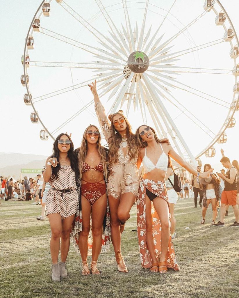 fashiolista's tweet photo. Coachella is over but we still keep on looking back at our favorite bloggers and influencers and their fashionable outfits. 🖤 https://t.co/UHjNbhcYMv