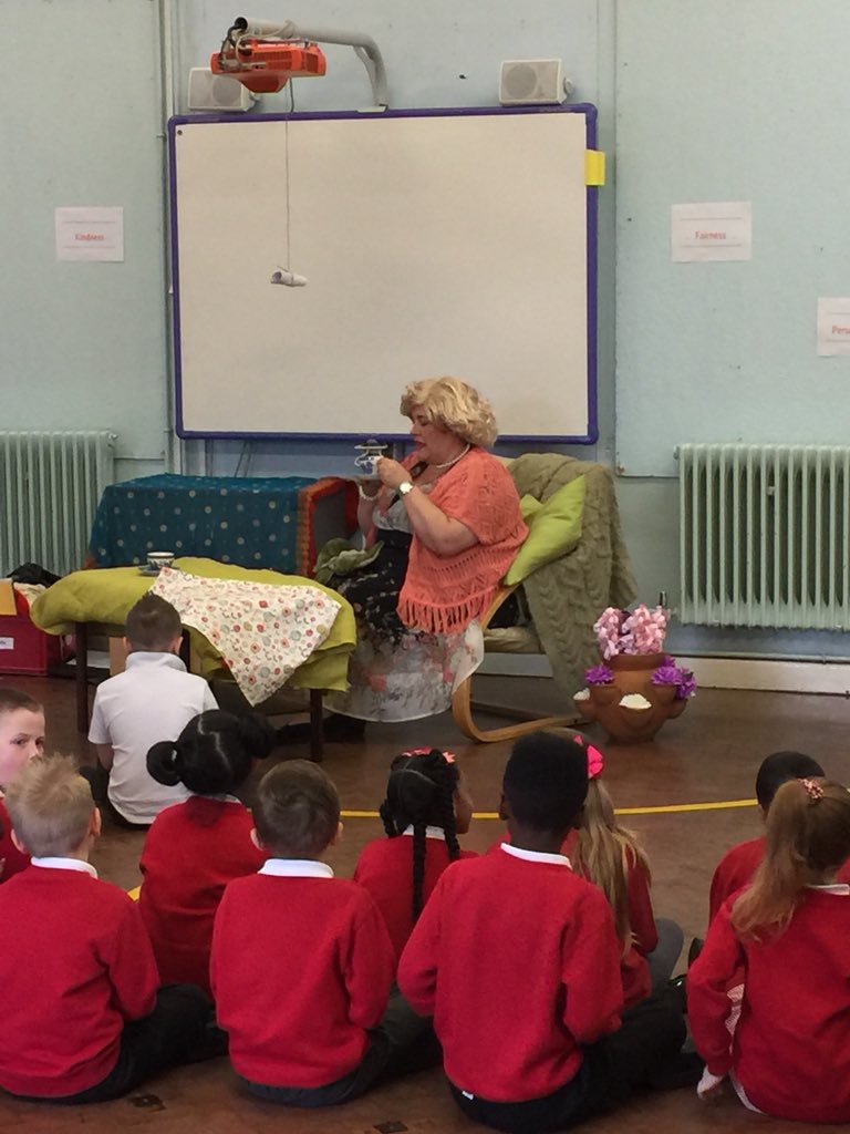 HJAMrHughes's tweet photo. Today, Year 2 met the lovely Mrs silver. She received a very strange note from Mr Hoppy that he says will make Alfie grow! I Wonder what he is up to... #EsioTrot #NovelStudies #immersive #MrsSilver #Year2 https://t.co/LIDkFT3C3s