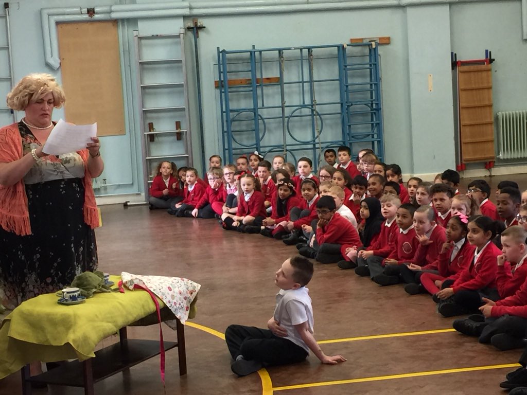 HJAMrHughes's tweet photo. Today, Year 2 met the lovely Mrs silver. She received a very strange note from Mr Hoppy that he says will make Alfie grow! I Wonder what he is up to... #EsioTrot #NovelStudies #immersive #MrsSilver #Year2 https://t.co/LIDkFT3C3s