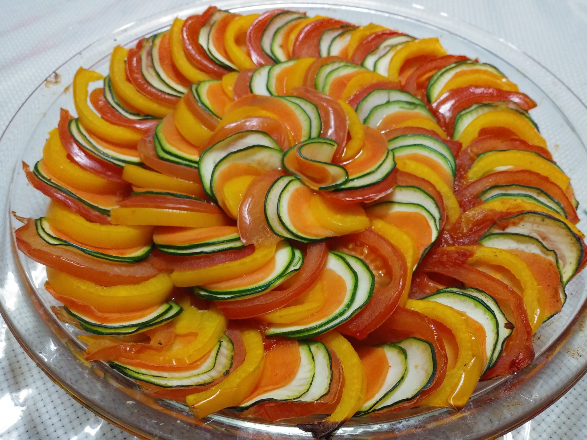 ほりれな Snowdream ゆき Auf Twitter ディズニーファンにレシピが載ってた レミーのおいしいレストラン のラタトゥーユを作ってみました キレイにできたのですよー 声優見習い ほりれな 飯テロ ディズニー Disney ピクサー Pixar レミー レミーの